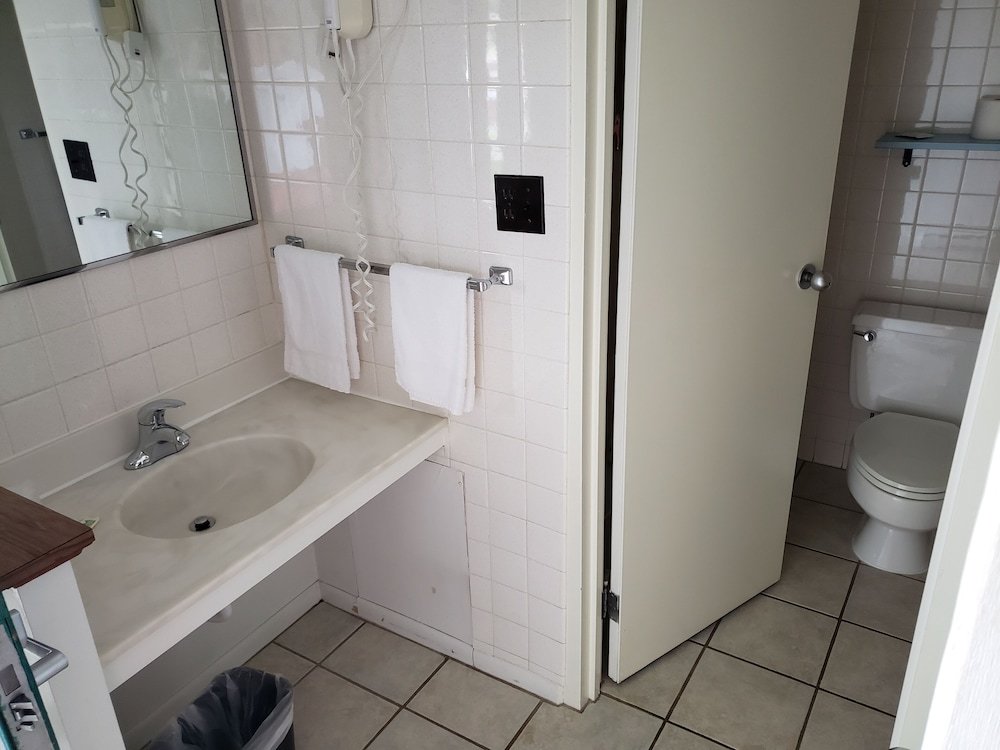 Фото Huntingdon Motor Inn