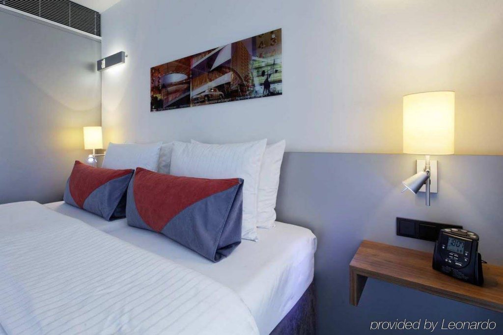 Фото Хилтон Гарден Инн Штутгарт Неккарпарк