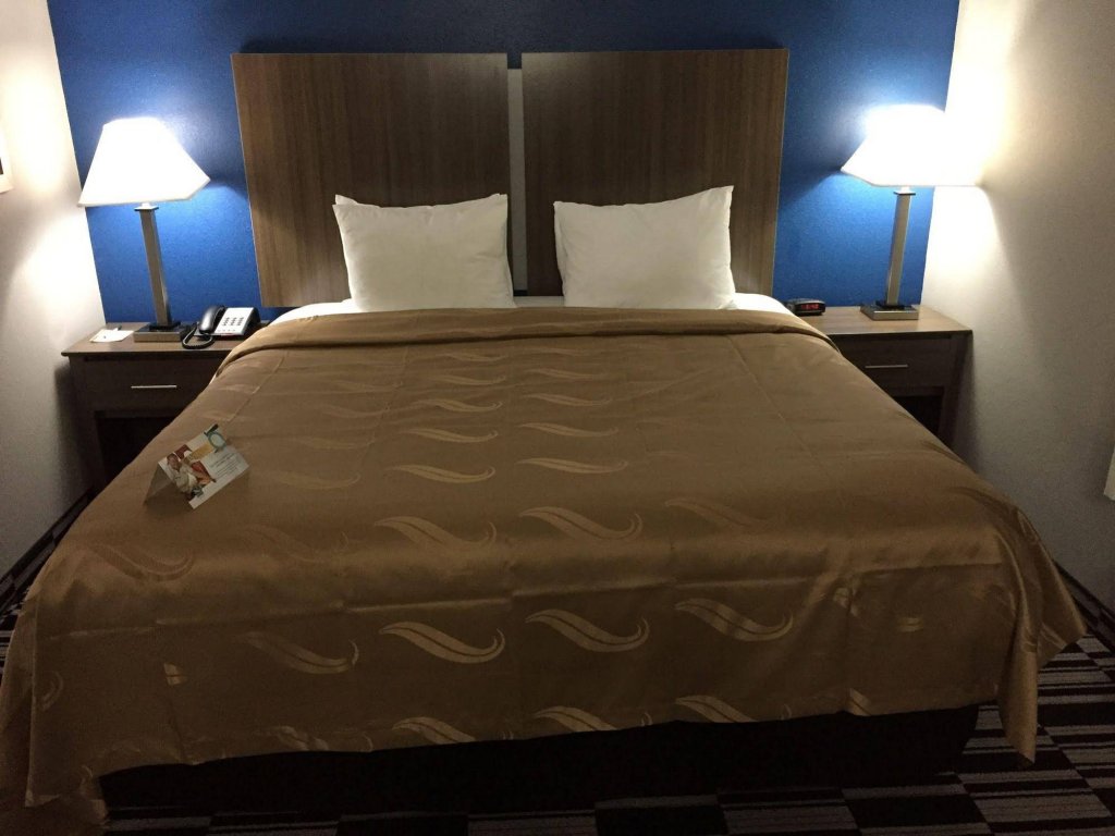 Фото Quality Suites Downtown Convention Center