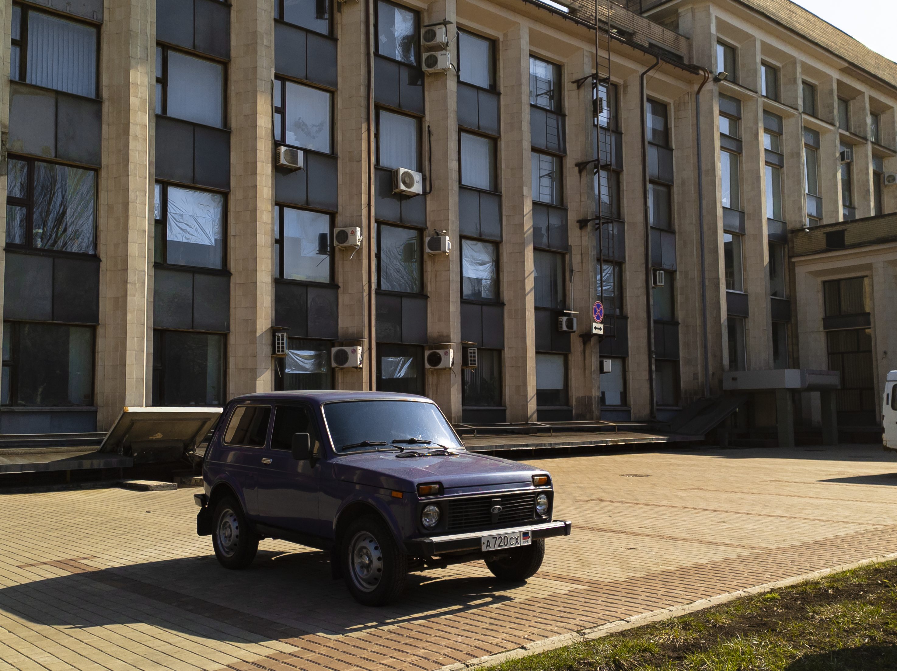 Администрация города донецка ул артема 98 фото