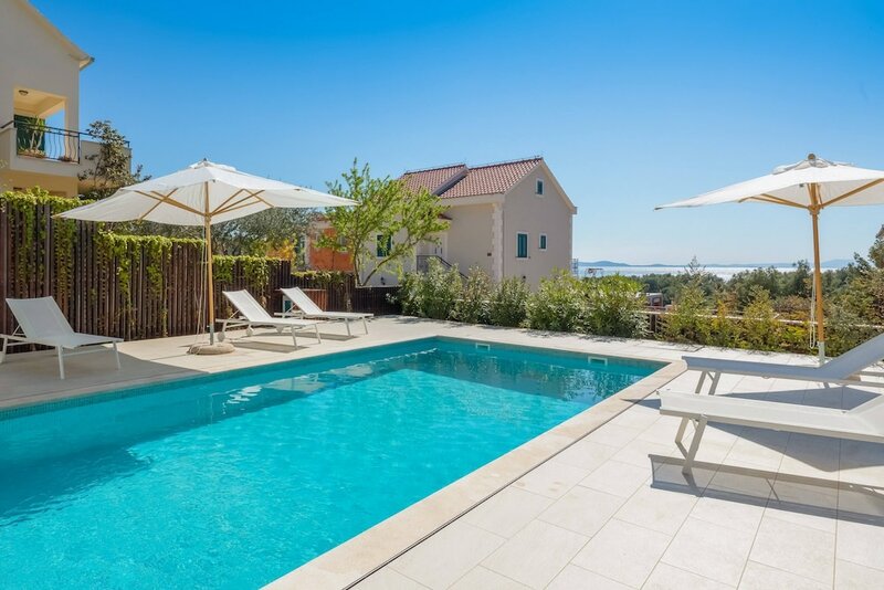 Luxury Villa Juliet with Heated Pool