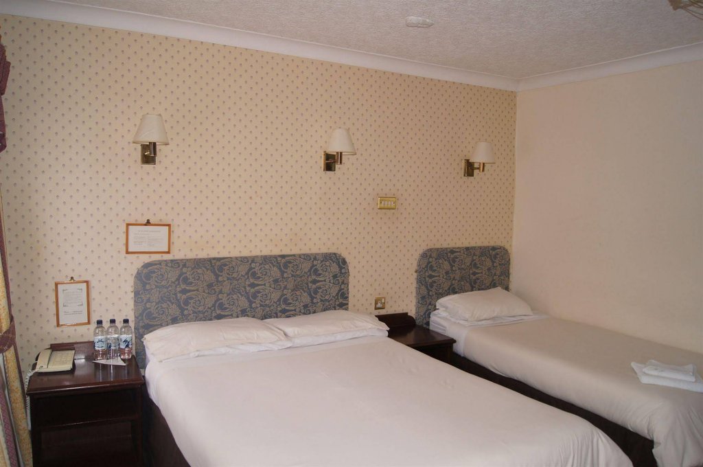 Фото The Castle Hotel Tamworth