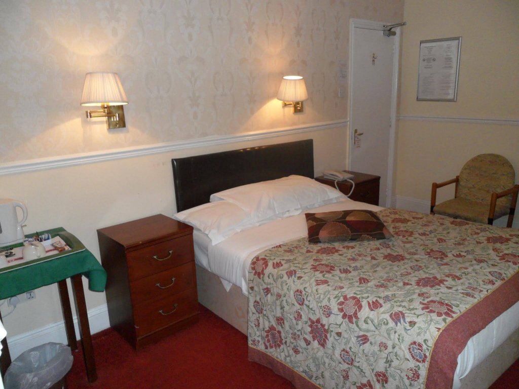 Фото Euro Bar and Hotel