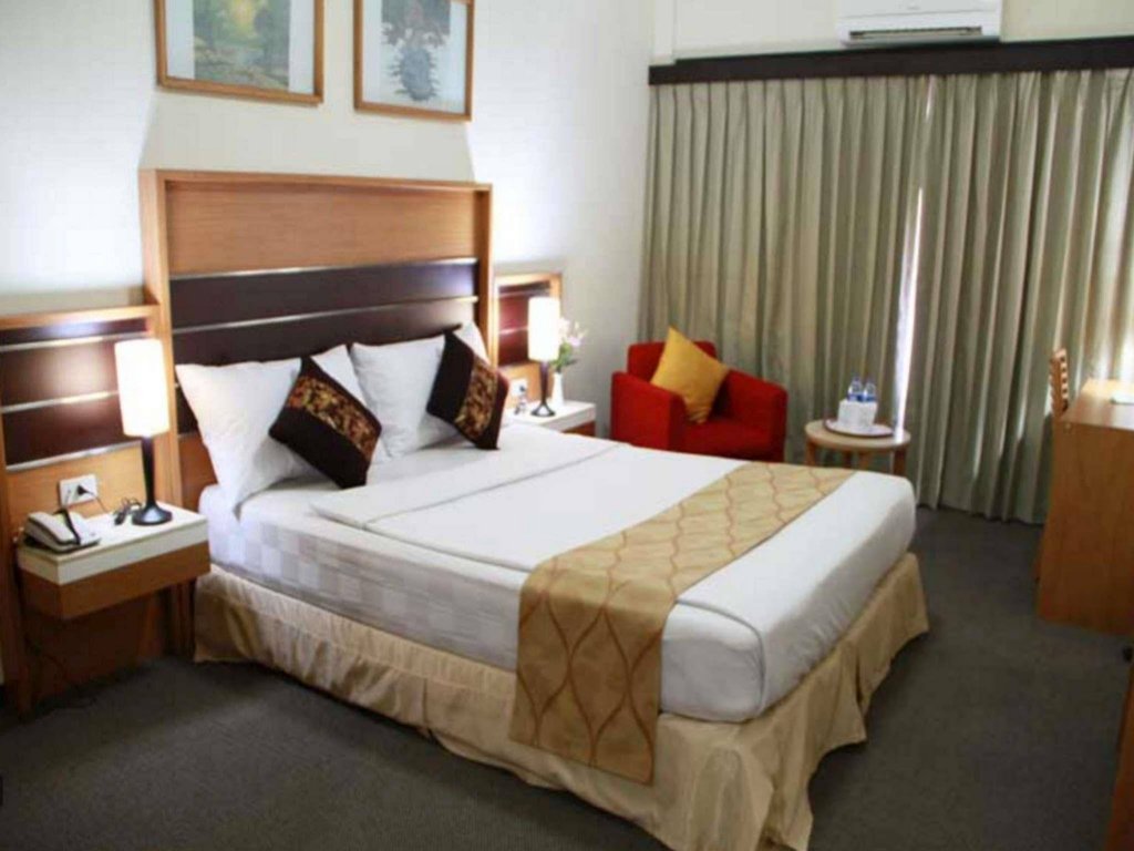 Фото Mega Matra Hotel