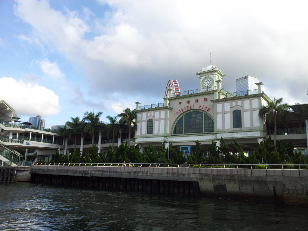 Sea and river stations Central Pier, Hong Kong, photo