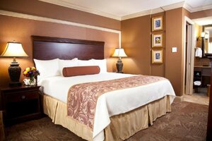 Гостиница Best Western Plus French Quarter Courtyard Hotel