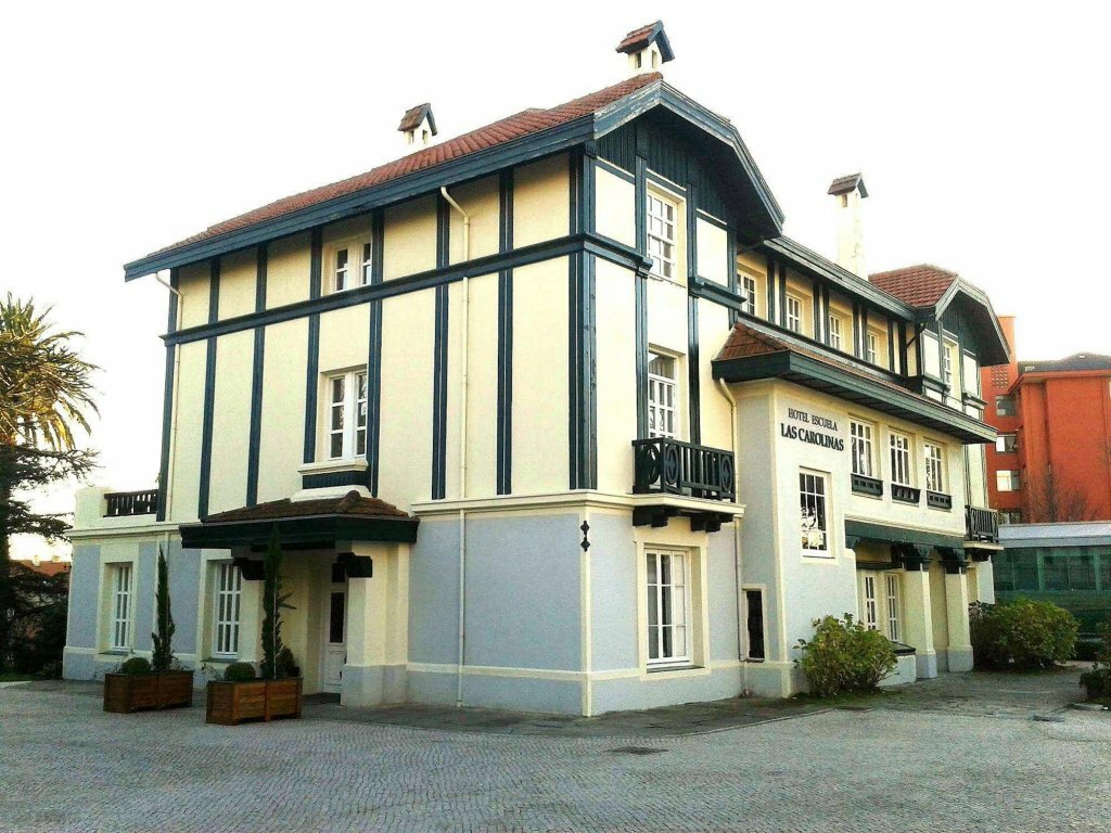 Hotel Las Carolinas Garden, Santander, photo