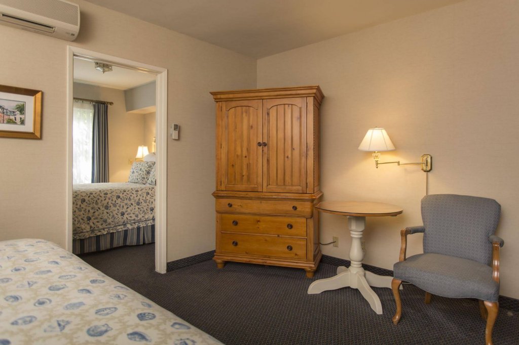 Фото Franciscan Inn & Suites