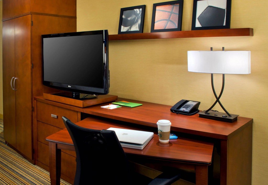Фото Courtyard by Marriott Newark Downtown