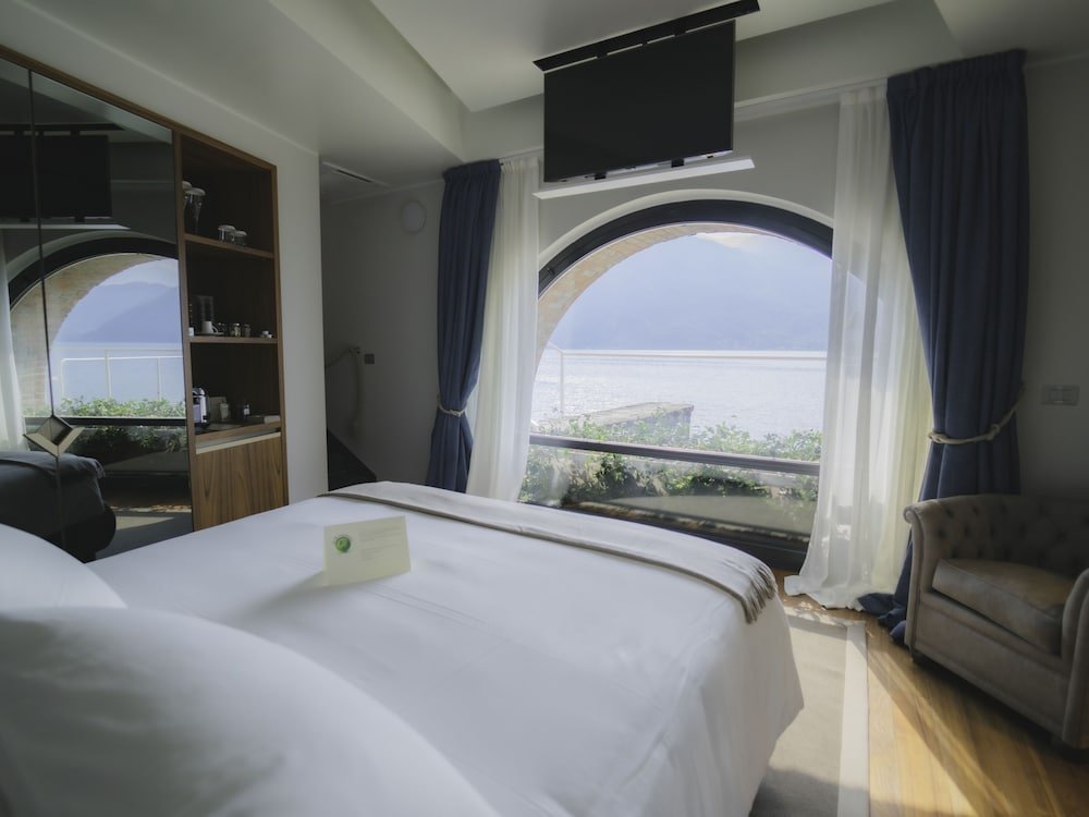 Фото Villa Lario Resort Mandello