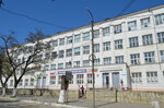 Здание, в котором в 1941-1945 гг. находился эвакогоспиталь № 5061 (ул. Даниялова, 77, Махачкала), мемориальная доска, закладной камень в Махачкале