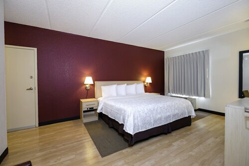 Гостиница Red Roof Inn Plus+ Gainesville в Гейнсвилле
