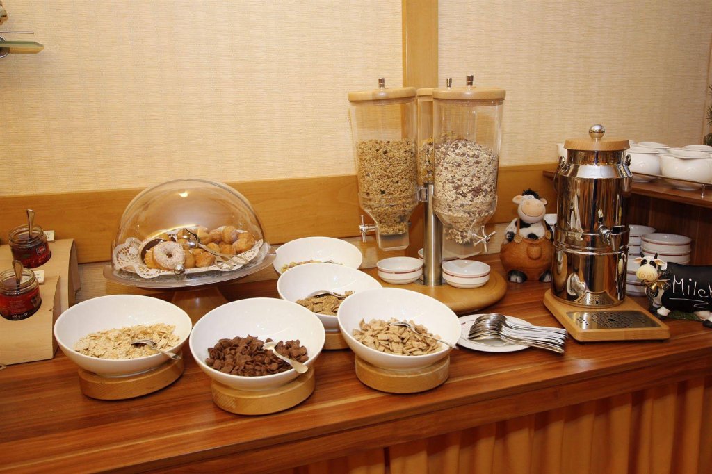 Фото Hotel Märkischer Hof