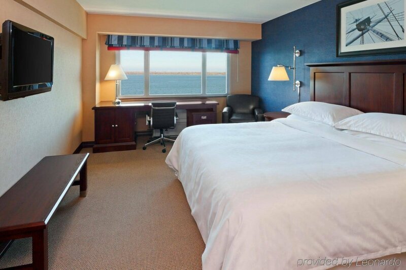 Гостиница Sheraton Erie Bayfront Hotel
