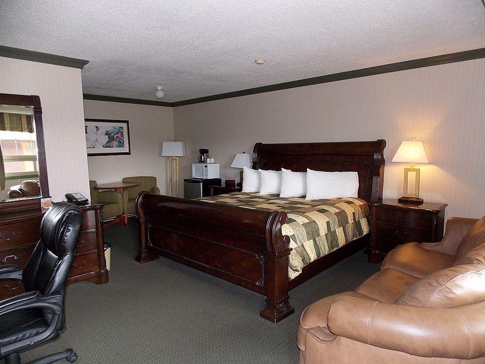 Фото Coast Dawson Creek Hotel
