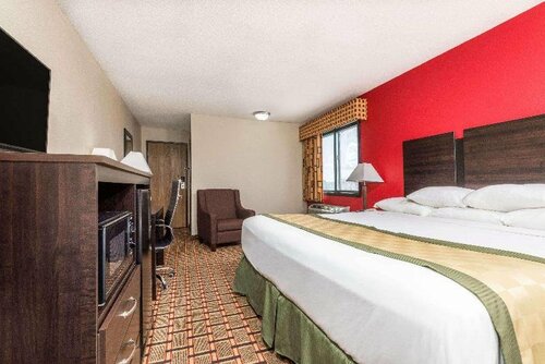 Гостиница Days Inn by Wyndham Muncie -Ball State University в Мунчи