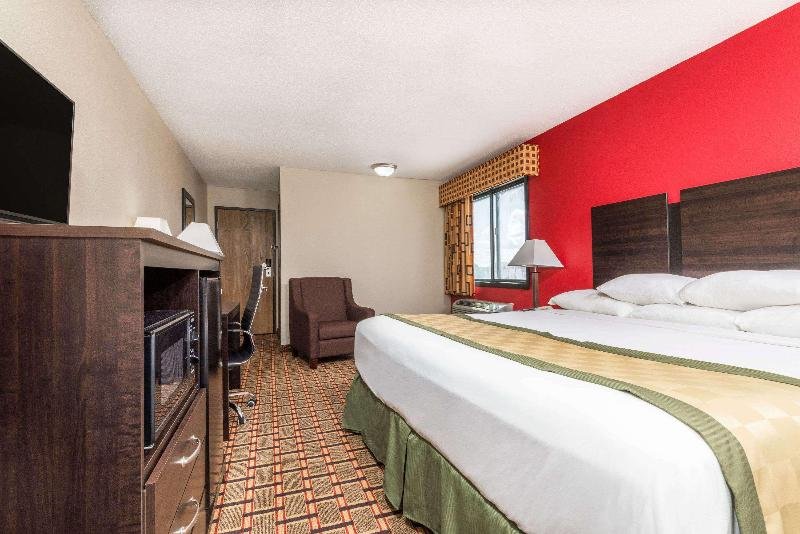 Фото Days Inn by Wyndham Muncie -Ball State University