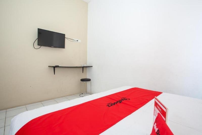 Фото RedDoorz near Surabaya Zoo