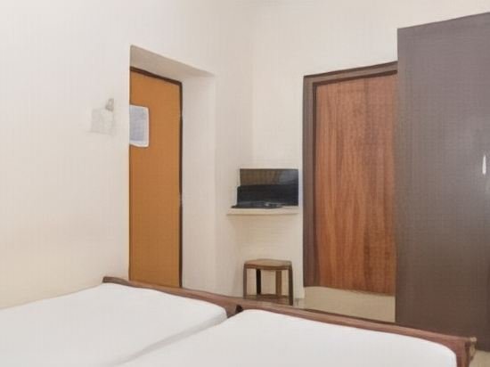 Фото Cosy Banjara Service Apartments & Guest Houses