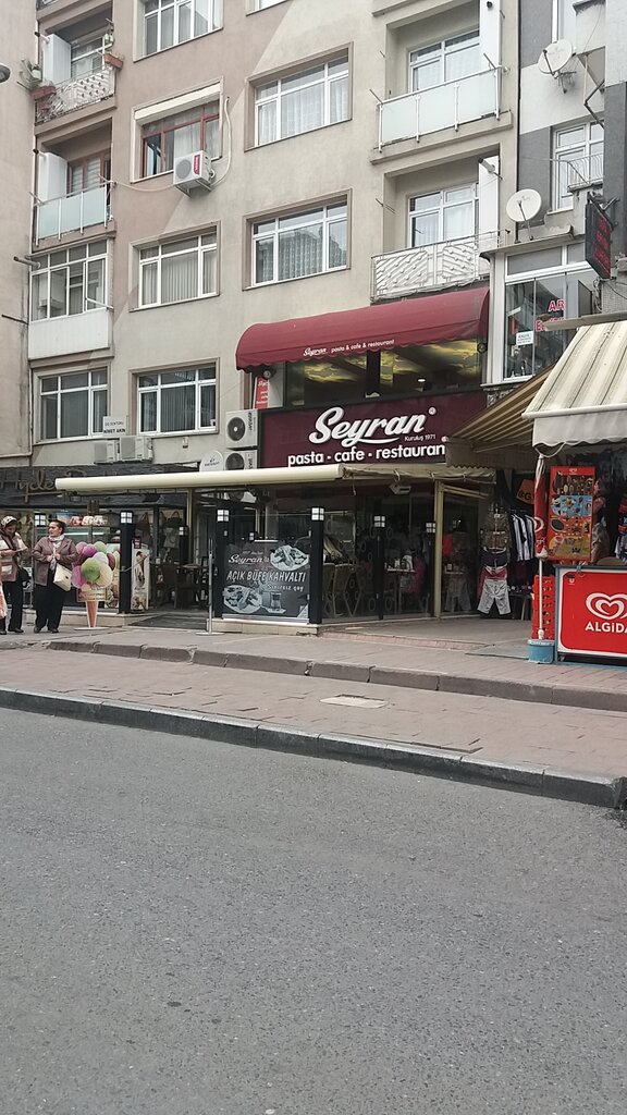Pastry production Seyran Pastaneleri, Istanbul, photo