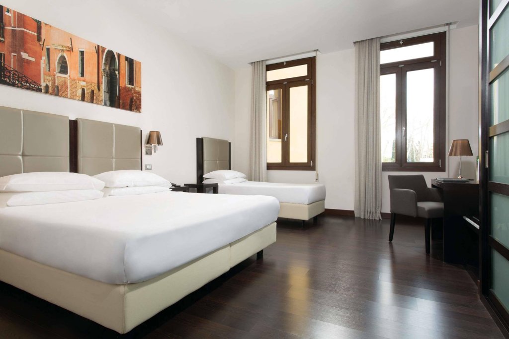 Фото Hotel Indigo Venice Sant'Elena