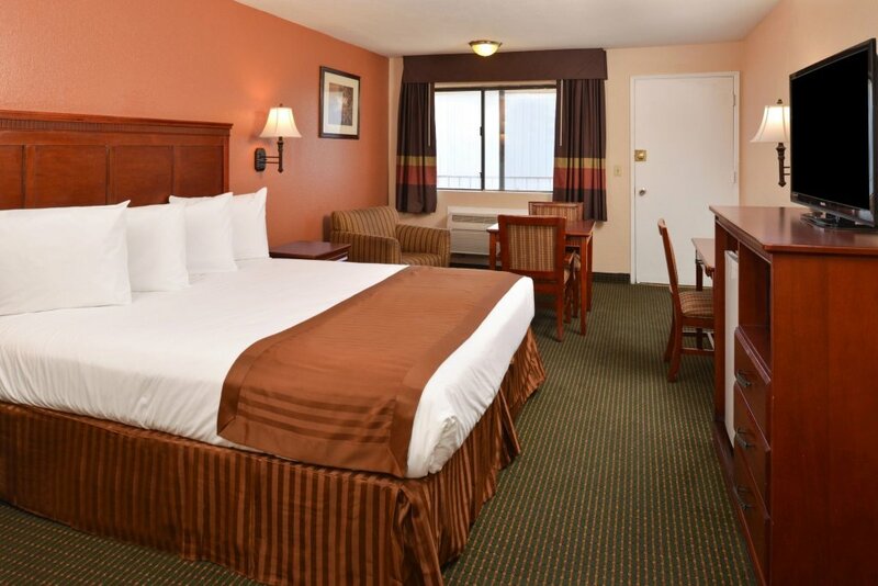 Гостиница Americas Best Value Inn & Suites Bakersfield E