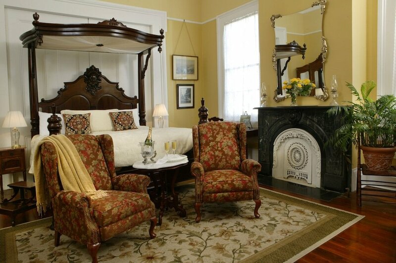 Гостиница Ashton's Bed and Breakfast