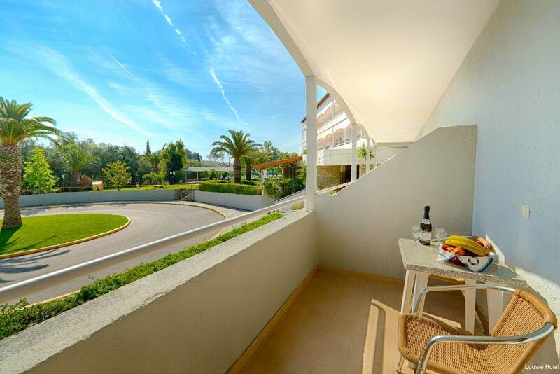 Фото Louvre Hotel