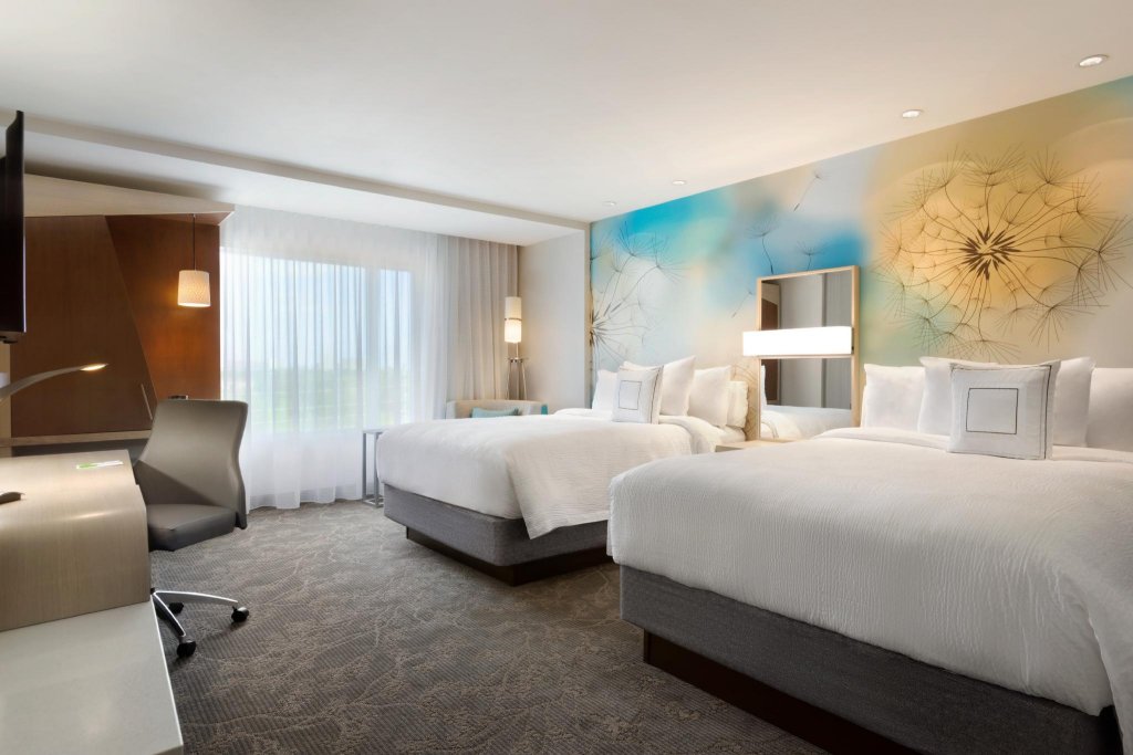 Фото Courtyard by Marriott Oshawa