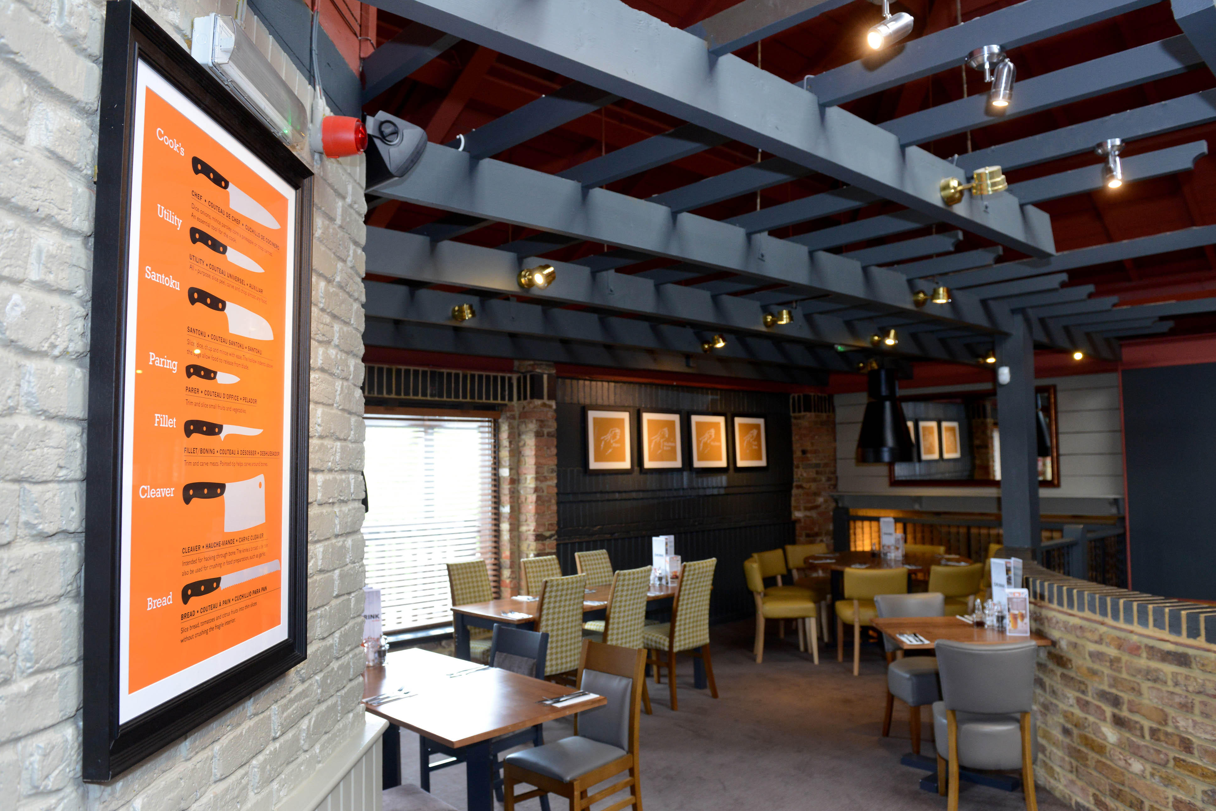 Фото Premier Inn Chessington hotel