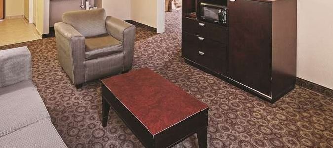 Фото La Quinta Inn & Suites by Wyndham Dfw Airport West Bedford