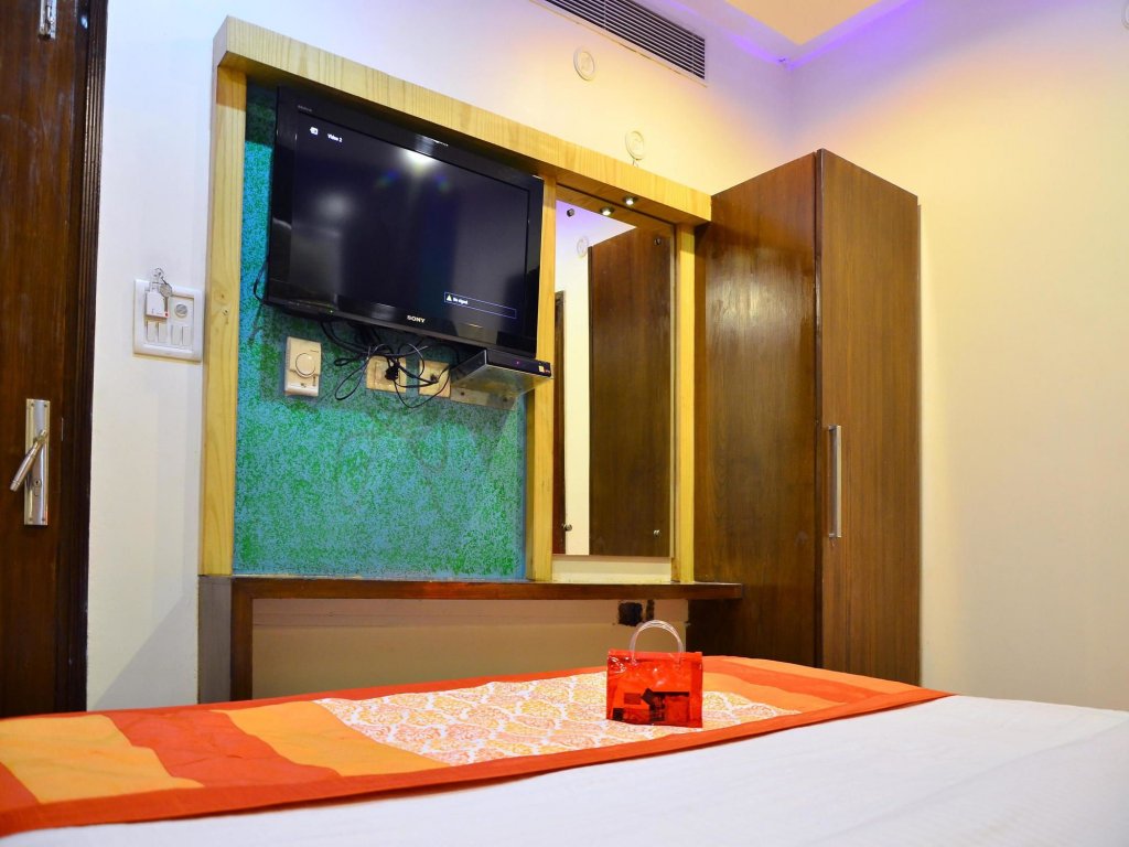 Фото Hotel Guruvas Inn