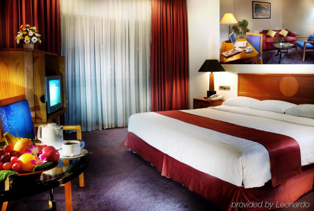 Фото Surabaya Suites Hotel Powered by Archipelago