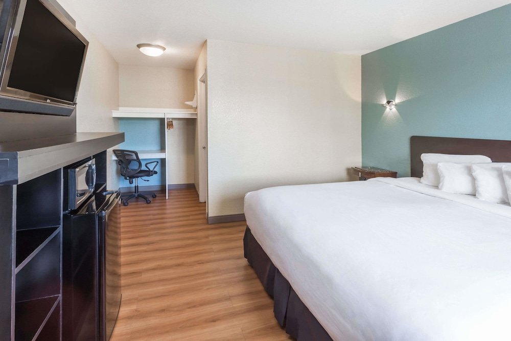 Фото Travelodge by Wyndham Oceanside