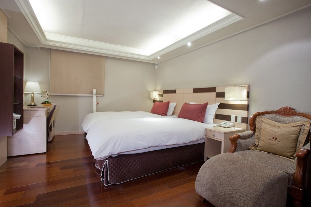 Фото Charming Castle Hotel