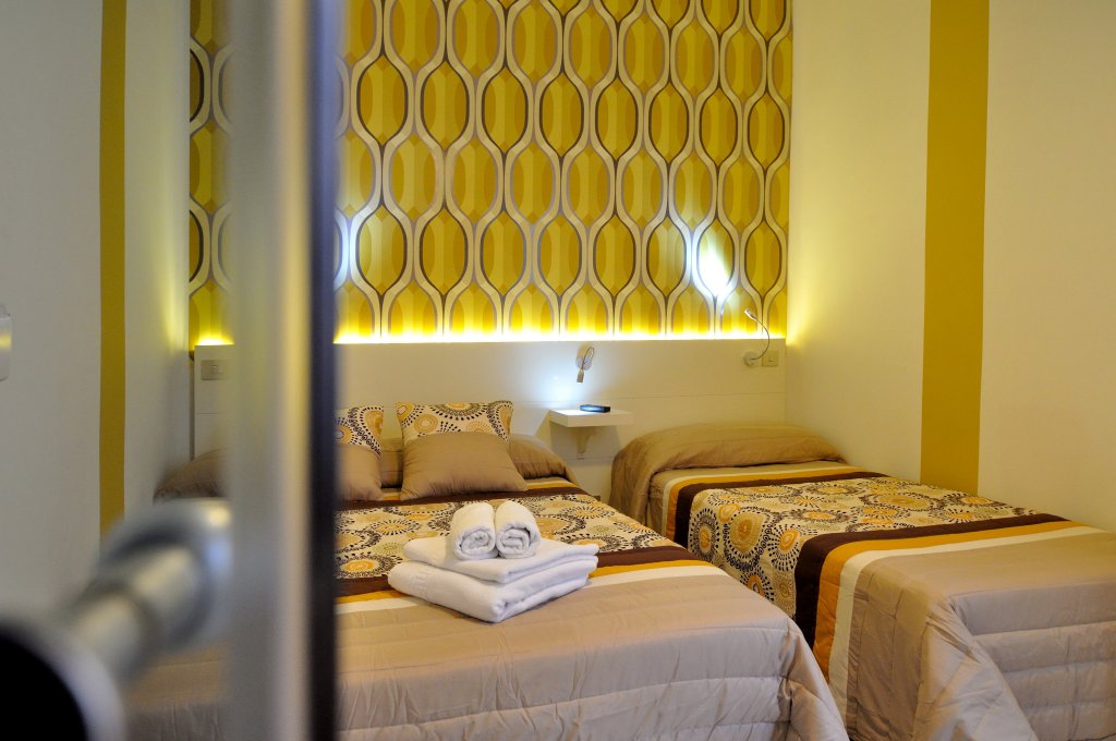 Фото Far Home Plaza Mayor Hostel