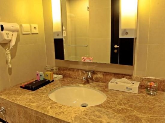 Фото Maestro Hotel Kota Baru