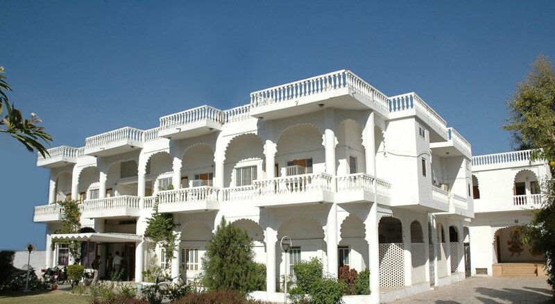 Гостиница Hotel Saheli Palace в Удайпуре