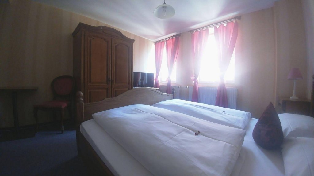 Фото Hotel Schwarzer Adler