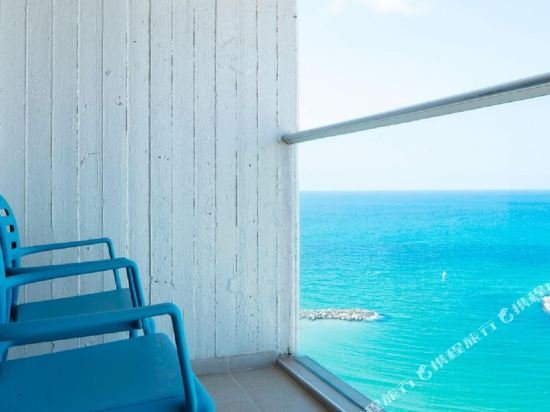 Фото Renaissance Tel Aviv Hotel