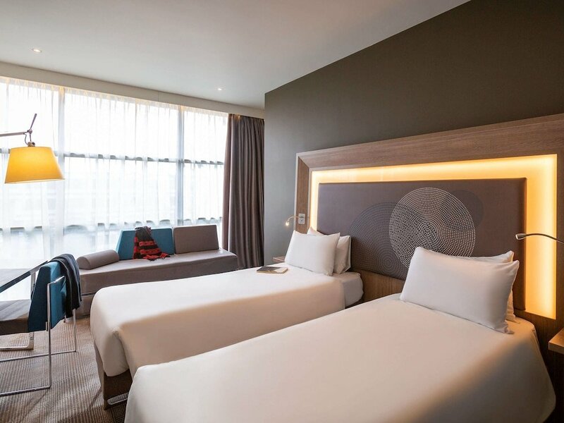 Гостиница Novotel London Heathrow Airport T1 T2 and T3 в Лондоне