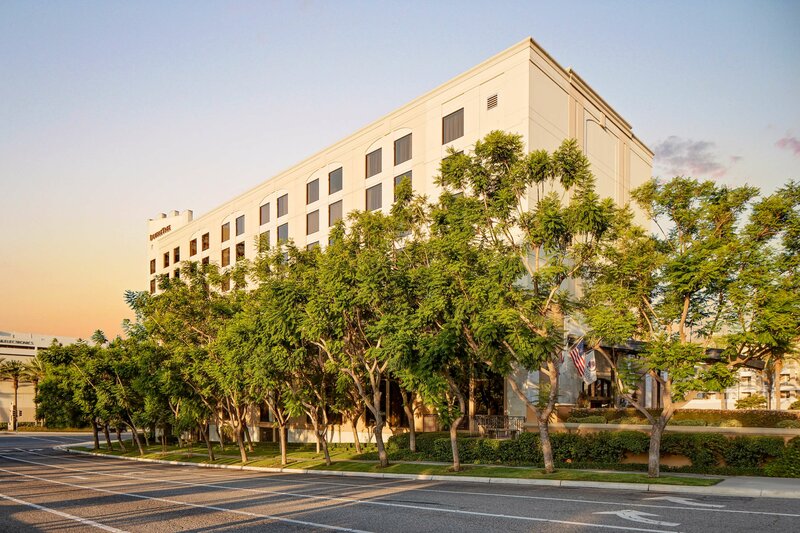 Гостиница DoubleTree by Hilton Santa Ana - Orange County Airport в Санта-Ане