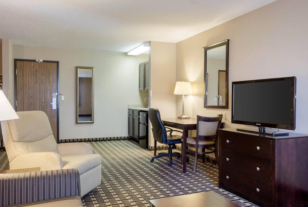 Фото Quality Inn & Suites Watertown