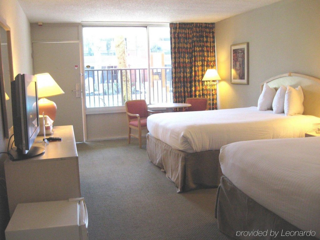 Фото Ramada by Wyndham Kissimmee Gateway