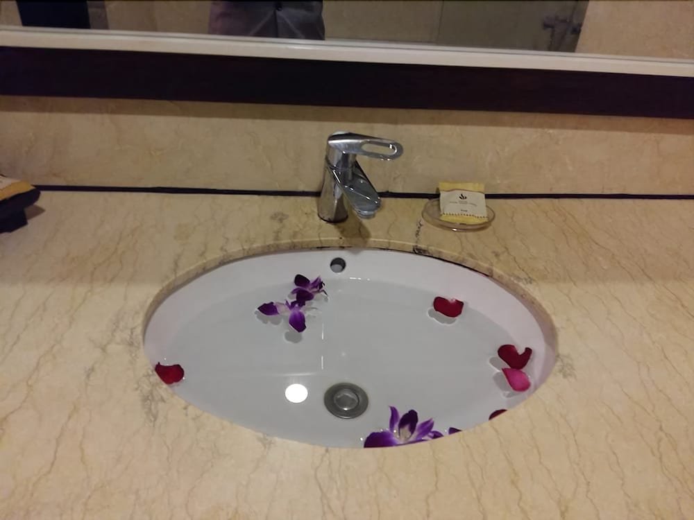 Фото Hotel Shwe Gone Daing