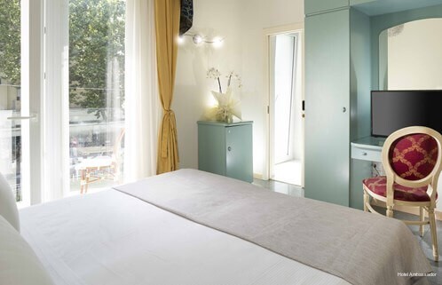 Фото Hotel Ambassador