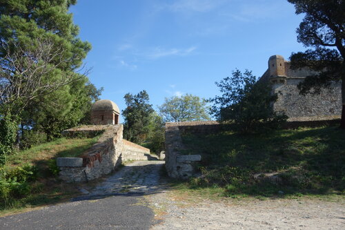 Landmark, attraction Fort de Bellegarde, Pyrenees‑Orientales, photo