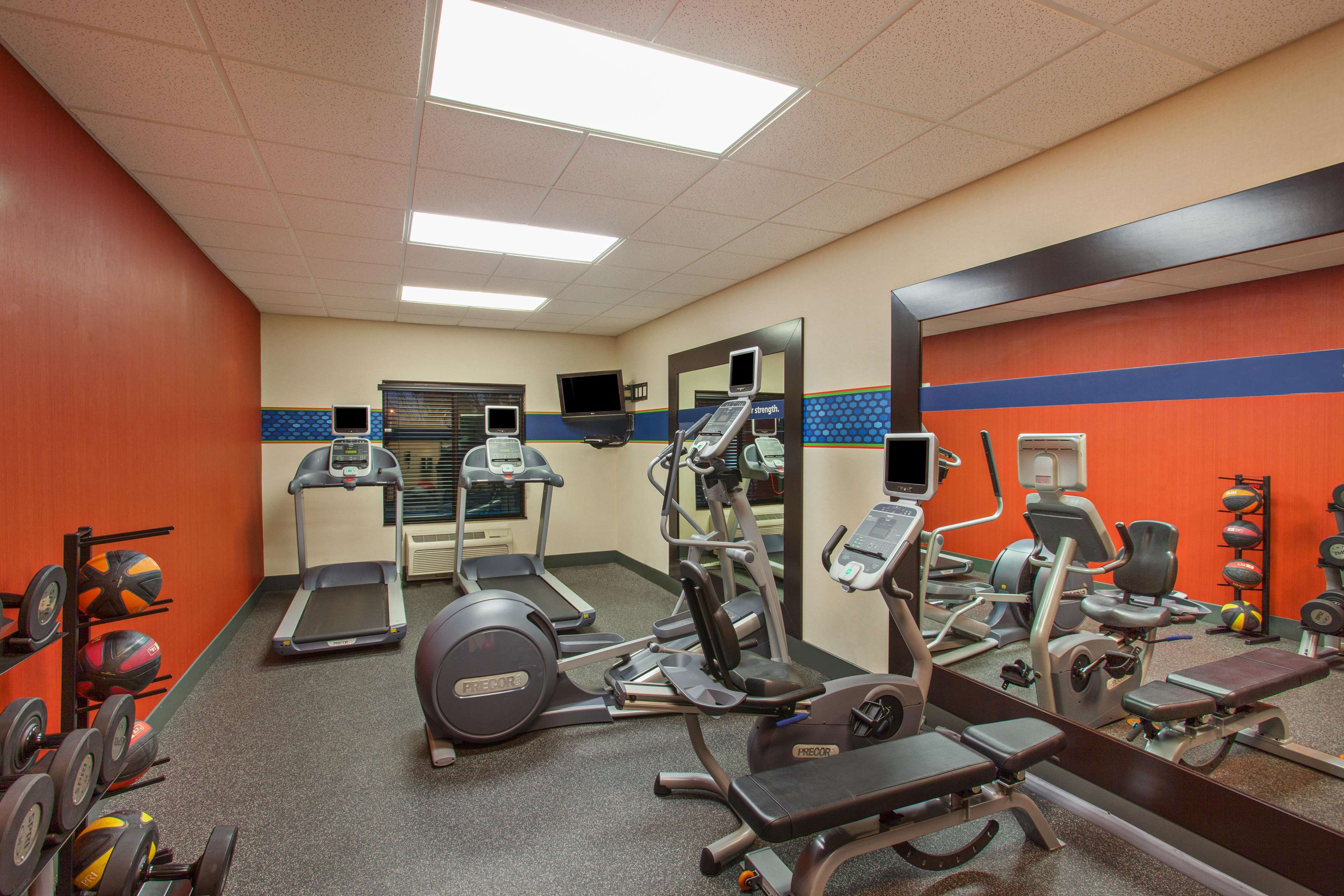 Фото Hampton Inn & Suites Roseville