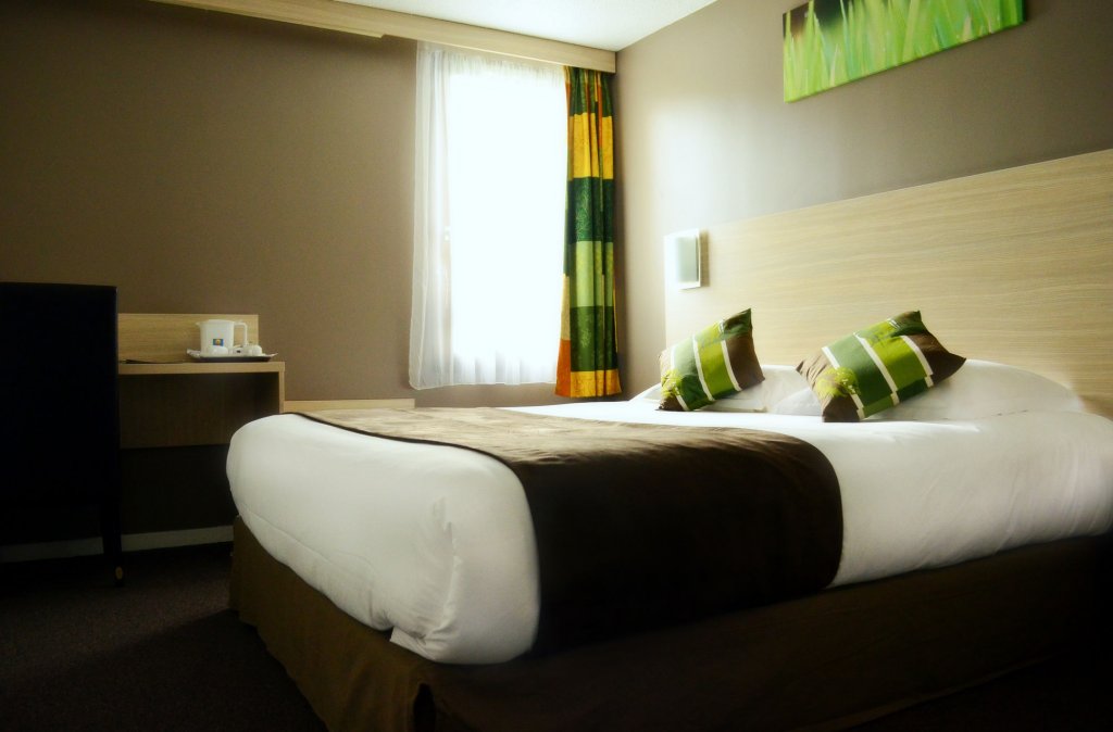 Фото B&b Hotel Marne-la-Vallée Chelles