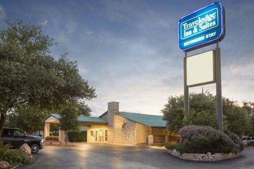 Гостиница Travelodge Inn &Suites by Wyndham San Antonio Arpt в Сан-Антонио